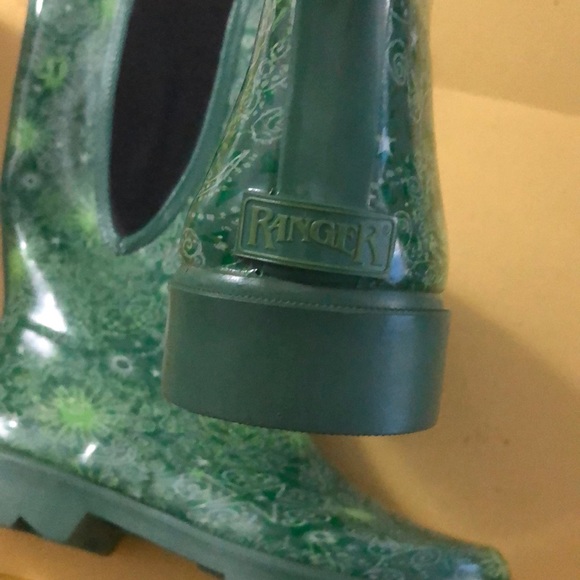 Rain boots New with Tags - Picture 2 of 4